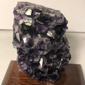 Mounted raw chuck of Amethyst